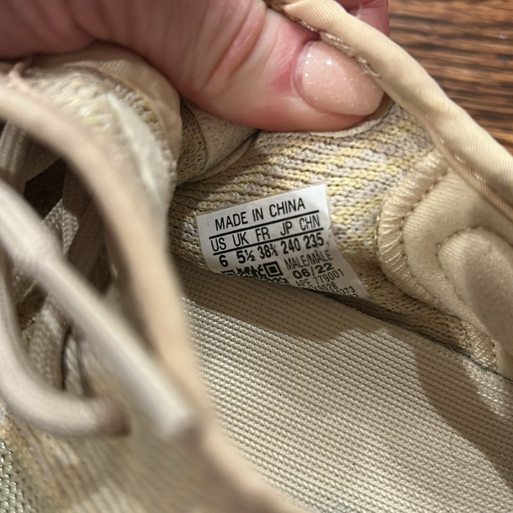 Yeezys boost - Picture 5 of 5